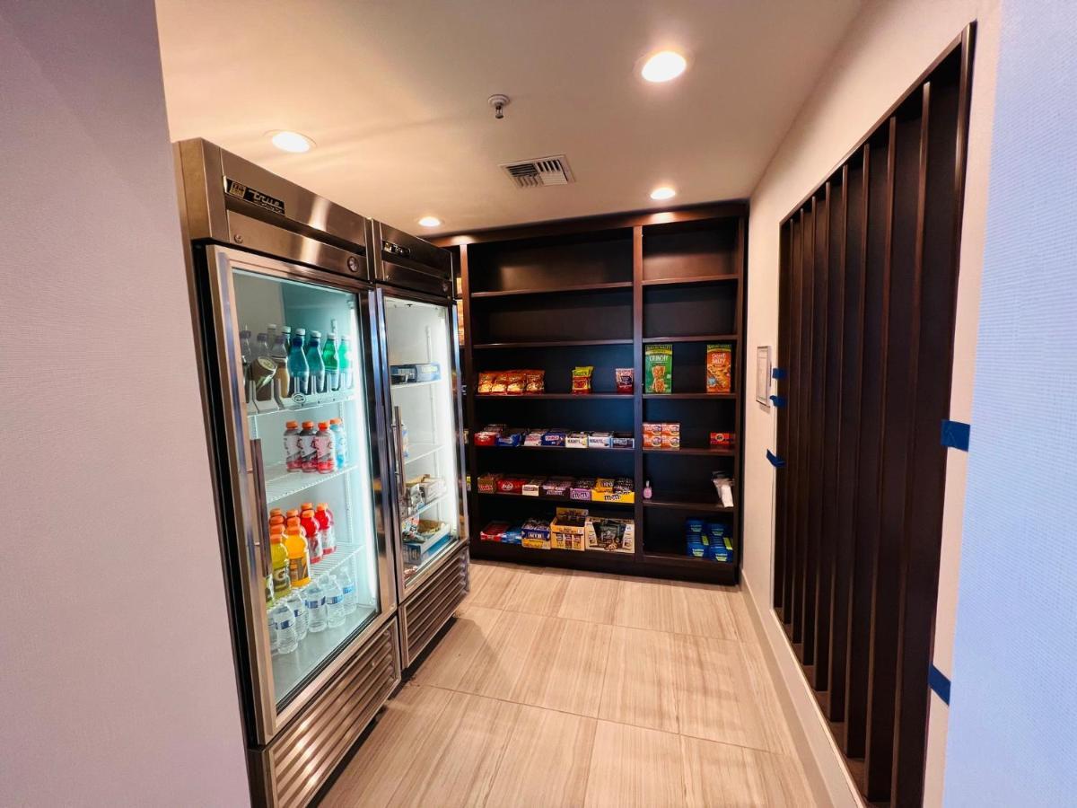 萨利纳斯智选假日酒店 外观 照片